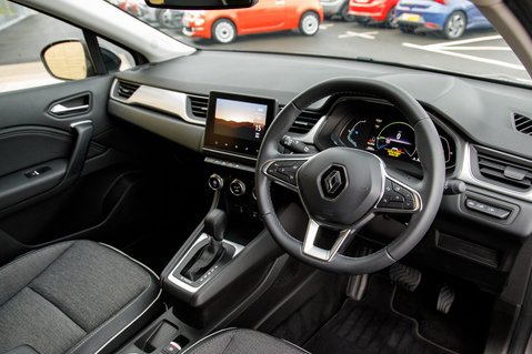 Renault Captur TECHNO E-TECH 4