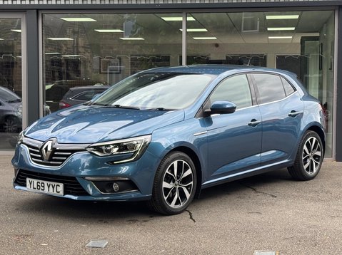 Renault Megane ICONIC TCE 6