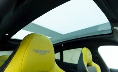 Aston Martin DBX 707 12