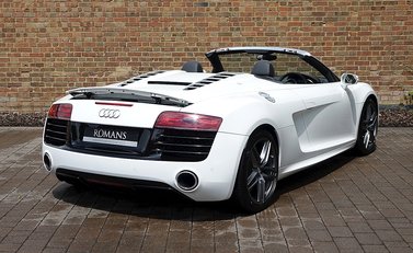 Audi R8 V10 Spyder 2