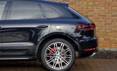 Porsche Macan Turbo 19