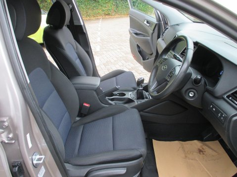 Hyundai TUCSON 2.0 CRDi SE Nav 4WD Euro 6 5dr 23