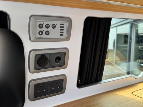 Volkswagen Transporter T28 TDI P/V HIGHLINE 18