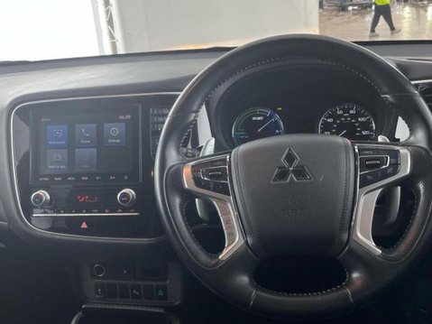 Mitsubishi Outlander PHEV DYNAMIC 3