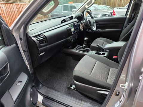 Toyota Hilux ACTIVE 4WD D-4D DCB 12