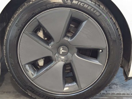 Tesla Model 3 Model 3 Long Range AWD 4WD 4dr 31