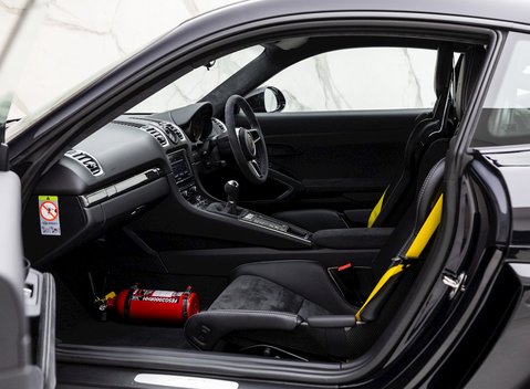 Porsche Cayman GT4 (718) 12