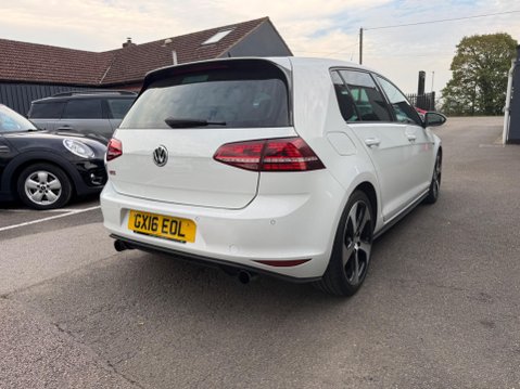 Volkswagen Golf GTI PERFORMANCE 2