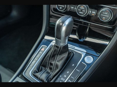 Volkswagen Golf 2.0 Golf R TSi Semi-Auto 4WD 5dr 19