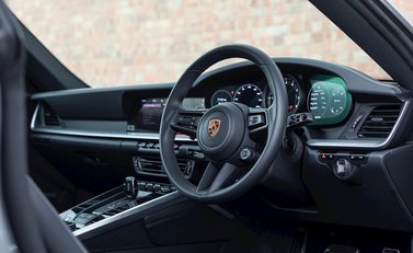 Porsche 911 Carrera 4S (992) 11