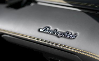 Lamborghini Aventador S LP740-4 Roadster 28