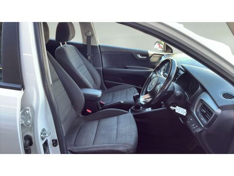 Kia Stonic 1.0 Stonic 2 ISG 5dr - NATIONAL DELIVERY* 7