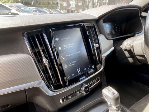 Volvo V90 2.0 D5 PowerPulse R-Design Pro Estate 5dr Diesel Auto AWD Euro 6 (s/s) (235 16