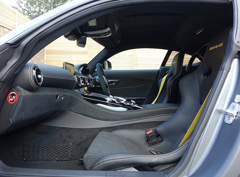 Mercedes-Benz Amg GT GT R 13