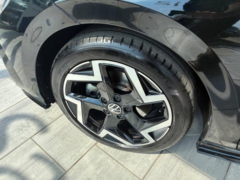 Volkswagen Golf 1.5 eTSI MHEV R-Line DSG Euro 6 (s/s) 5dr 8