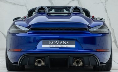 Porsche 718 Spyder RS 8