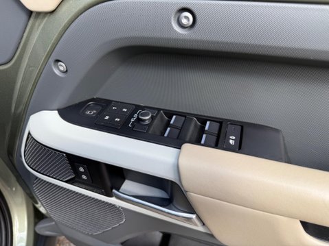 Land Rover Defender HSE MHEV 48
