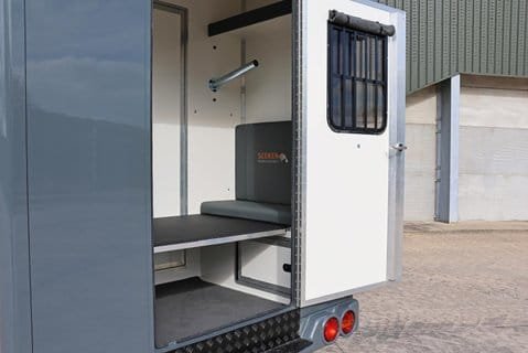 Renault Master DEMO MODEL 3.5 TON ADVANCE 150 AUTO STALLION BUILD SEEKER HORSEBOX REAR BED 30
