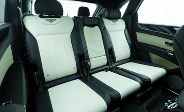 Bentley Bentayga V8 13