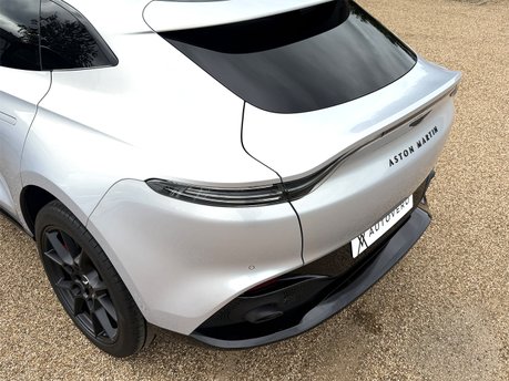 Aston Martin DBX V8 25