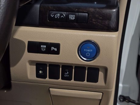 Toyota Alphard Auto+Hybrid+7Seats+Clean 35