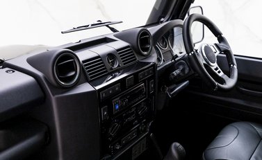 Land Rover Defender 110 XS 17