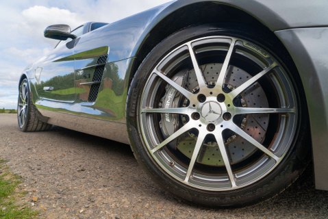 Mercedes-Benz SLS AMG 30