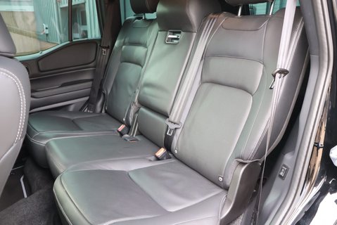 Toyota Land Cruiser 2026 COMMERCIAL 2 inch  lift 22  wheels roof light Seeker styled Rear seats 26