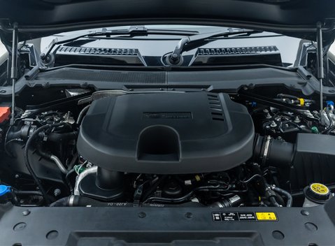 Land Rover Defender 110 D250 X-DYNAMIC HSE 36