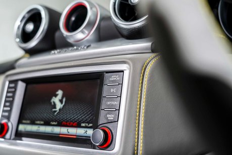 Ferrari California T. MAGNERIDE SUSPENSION. BESPOKE INTERIOR. TWO-TONE BODYWORK. CARPLAY. 38