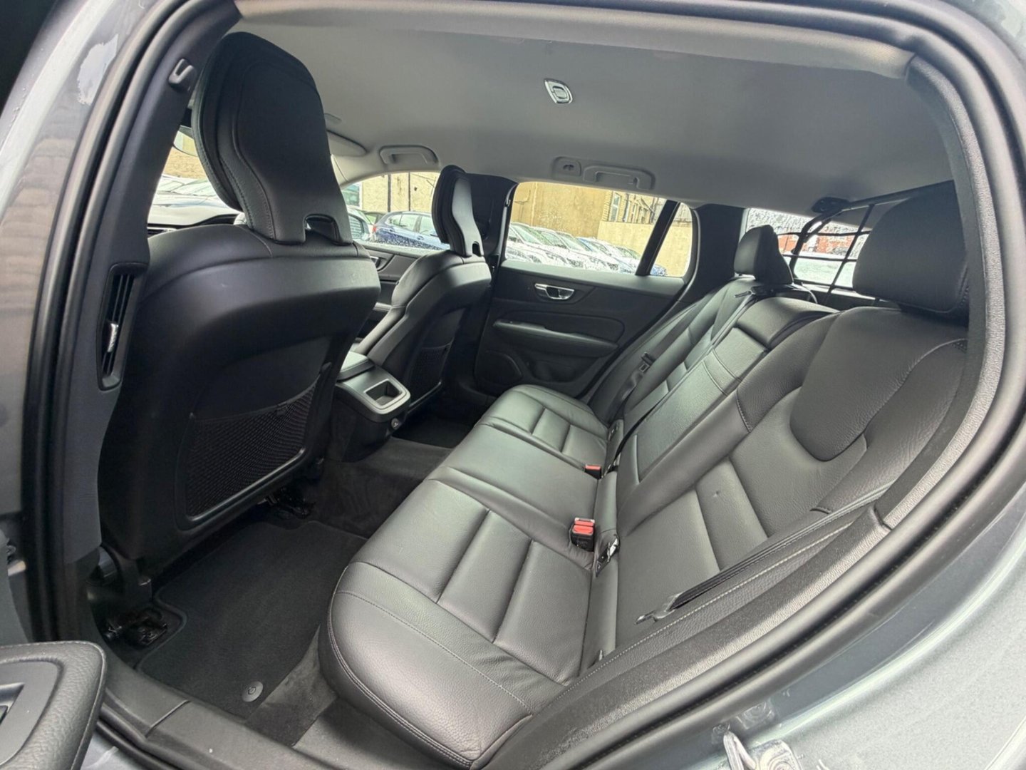 2021 Volvo V60 — image 6