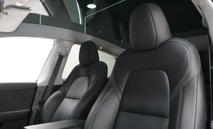 Tesla Model Y RWD Comfort Suspension GROK AI Adaptive LEDs 1Owner VATQ 22