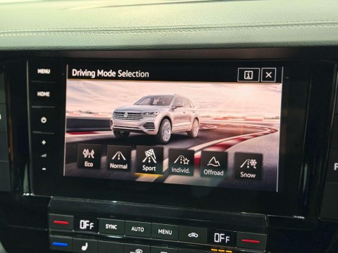 Volkswagen Touareg 3.0 TDI V6 R-Line SUV 5dr Diesel Tiptronic 4Motion Euro 6 (s/s) (286 ps) 39