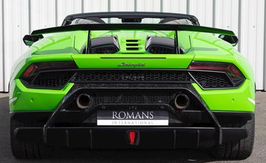 Lamborghini Huracan Spyder LP640-4 Performante 5