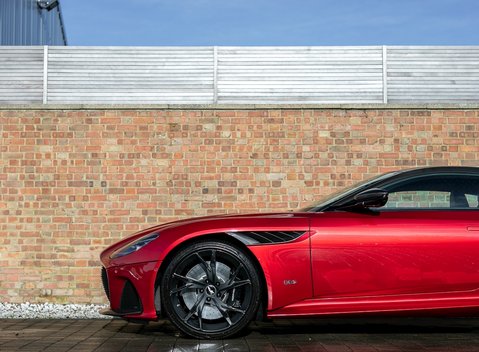 Aston Martin DBS Superleggera 25
