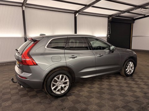 Volvo XC60 2.0 B4 MHEV Momentum Pro Auto AWD Euro 6 (s/s) 5dr 42