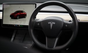 Tesla Model Y LONG RANGE AWD Red Multi Coat Comfort Suspension GROK AI One Owner VAT Q 17