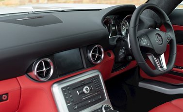 Mercedes-Benz SLS AMG 16