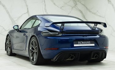 Porsche Cayman GT4 (718) 7