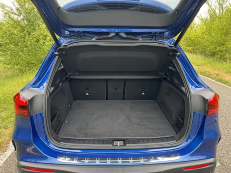 Mercedes-Benz EQA EQA 300 4Matic AMG Line Premium Plus Auto Electric 66 KWH PAN ROOF/HEADS UP 31