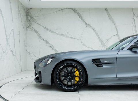 Mercedes-Benz AMG GT R Premium 34