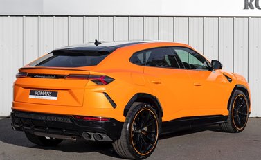 Lamborghini Urus Pearl Capsule 7