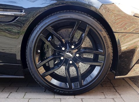 Aston Martin Vanquish Carbon Edition 17