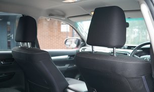 Toyota Hilux INVINCIBLE 4WD D-4D DCB FSH Fresh MOT Recent New Rear Tyres Tow Bar 1 Owner 24