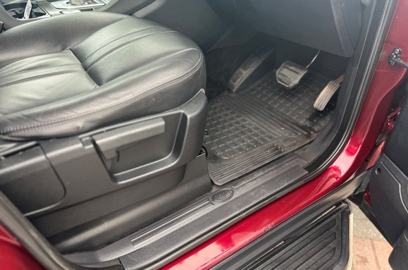 Land Rover Discovery SDV6 SE AUTO 7 SEATER 23
