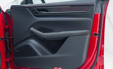 Porsche Macan GTS Electric 28