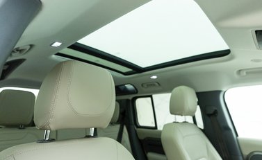 Land Rover Defender 110 XS Edition P400 12