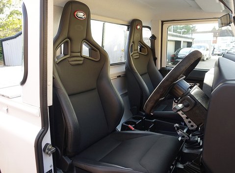 Land Rover Defender 90 Bowler Edition 8