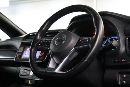 Nissan LEAF LAUNCH EDITION 12