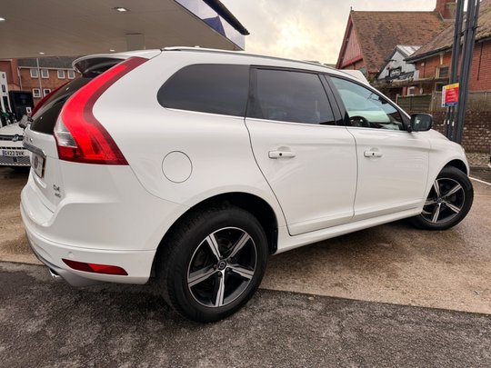 Volvo XC60 D4 R-DESIGN LUX NAV AWD 